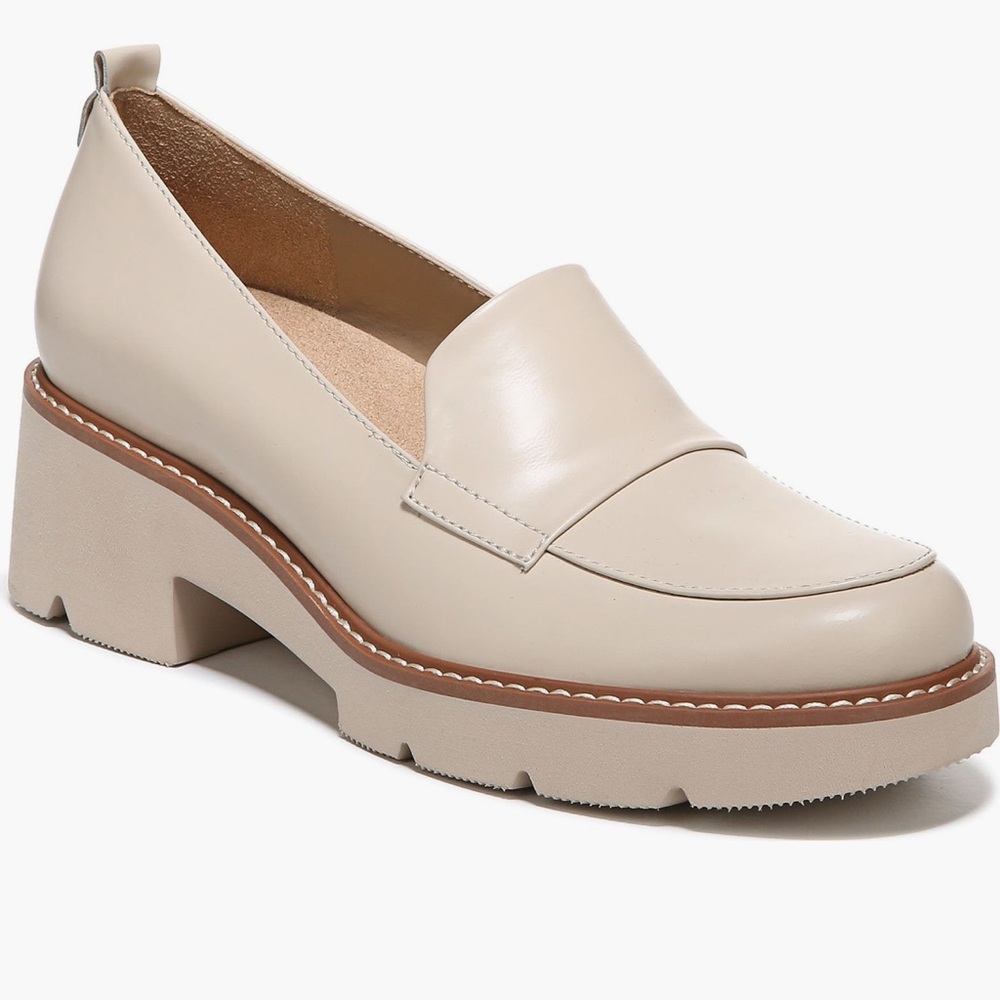 Naturalizer Darry Loafer in porcelain beige leather